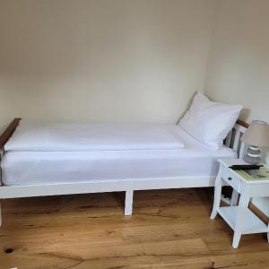 Single Room with Shared Toilet