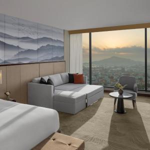 Premium Twin Room with Club Access