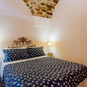 Studio with Private Garden and Sea View