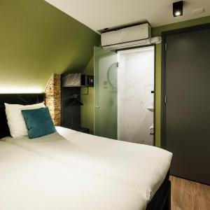 Twin Room with Shared Toilet