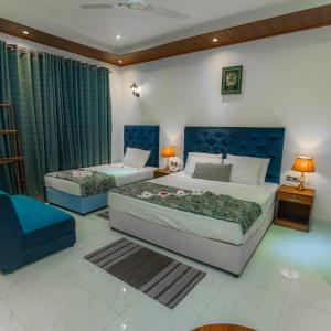 Luxury Deluxe Triple Room with Pool View