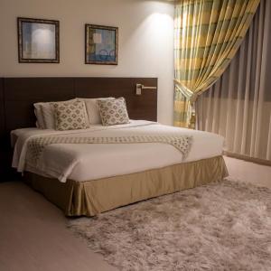 Deluxe Two-Bedroom Apartment