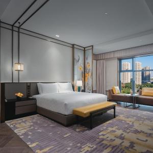 One-Bedroom King Suite with Garden View