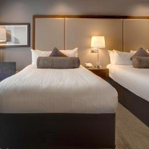 Twin Room, 2 Double Beds with 8 Nights Parking [SC]