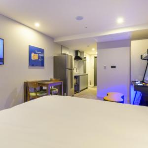 Play Room Queen (No View)