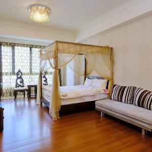 Honeymoon Room with Bathtub
