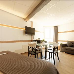 Premium Quadruple Room with pool view