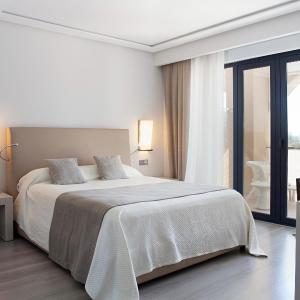 Superior Double Room (3 Adults)