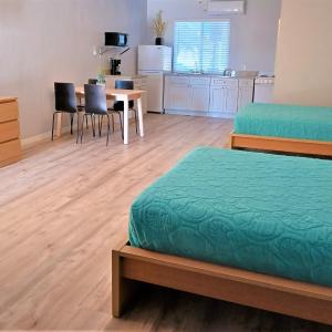 Deluxe Studio with Two full Size Beds 