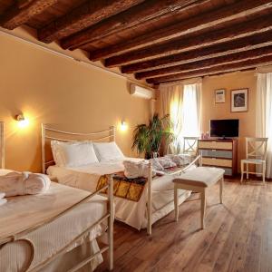 Double Room with Private External Bathroom
