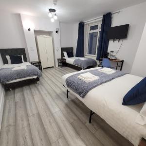 Quadruple Room with Private Bathroom