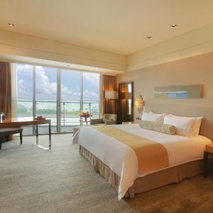 Superior Seaview Queen Room