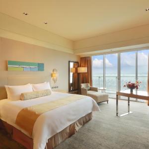 Deluxe Seaview Queen Room