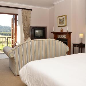 Double or Twin Room with Mountain View