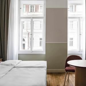 Large Studio with Kitchenette