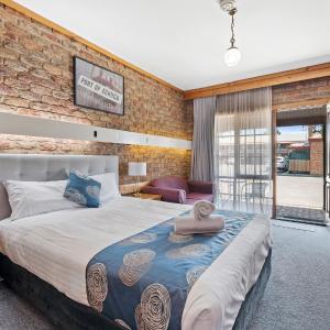 Standard Queen Room