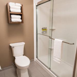 One-Bedroom Queen Room with Two Queen Beds and Mobility Accessible Tub - Non-Smoking