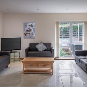 Deluxe Two-Bedroom Apartment (4 Adults)