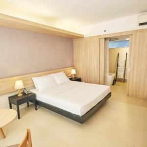 Premier Deluxe King Room