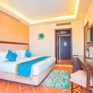 Junior Suite with Garden View
