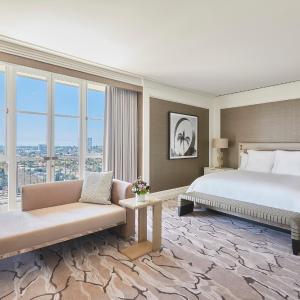 Ambassador Suite King Bed