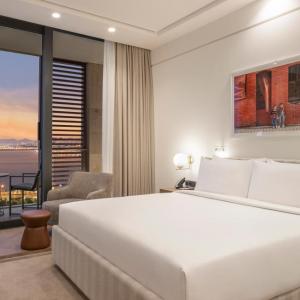 Deluxe King Room with Balcony and Club Access