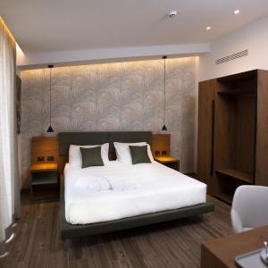 Double or Twin Room with Mountain View