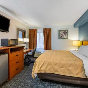 King Room with Hot Tub - Non-Smoking