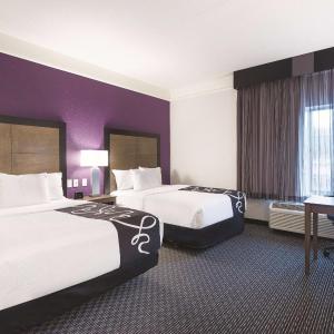 Double Room with Two Double Beds and Roll-In Shower - Mobility Accessible/Non-Smoking