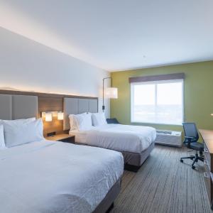 Queen Room with Two Queen Beds Hearing Accessible with Roll-In Shower - Non-Smoking