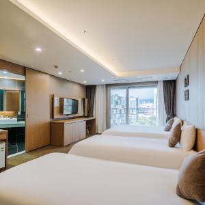 Family Suite with Garden View