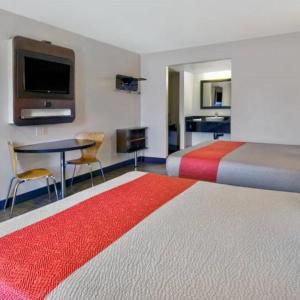 Queen Room with Two Queen Beds - Non-Smoking