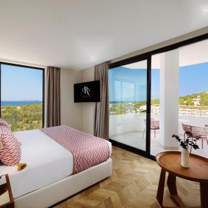 Junior Suite with Panoramic Sea View