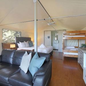 Deluxe Beach Tent - Sleeps 4