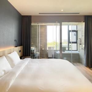 King Room with Lake View