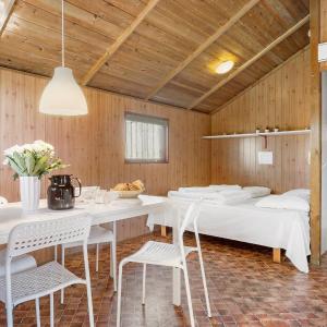 Cottage with Shared Bathroom