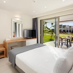Double Suite with Limited Sea view and Garden View