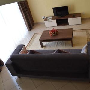 Three-Bedroom Apartment with Private Kitchen and Balcony