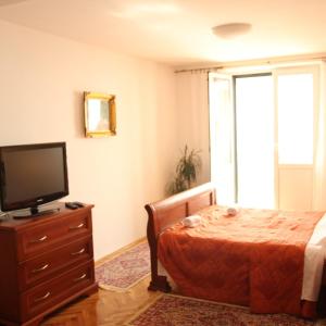 Family Apartment with Balcony and Sea View