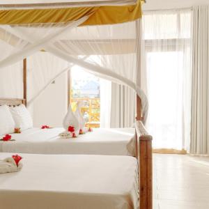 Twin Room with Pool View