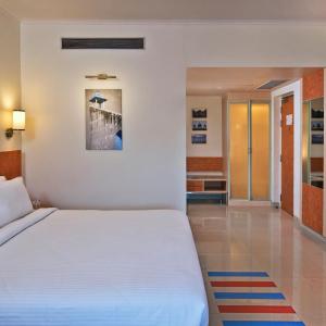 Studio Room Nahargarh View: Enjoy Happy Hours with 1+1 offer on Alcoholic Beverages, Soft Beverages, 15% off on F&B
