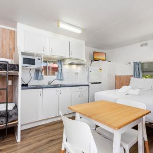 Budget Cabin - External Ensuite