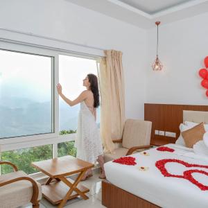 Timeless Jacuzzi Suite with 10% off on 1 session of 60 mins couple's Spa, Complimentary Hi-Tea, Early Check-In upto 2 hours (subject to availability)