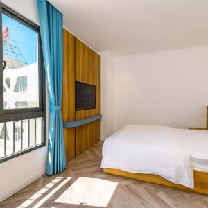 Double Room with Mountain View