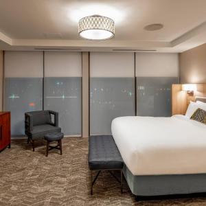 Larger One-Bedroom King Suite with Balcony, Sofa Bed and Roll-In Shower - Mobility Access