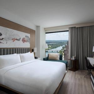 View King, Guest room, 1 King, City view, High floor