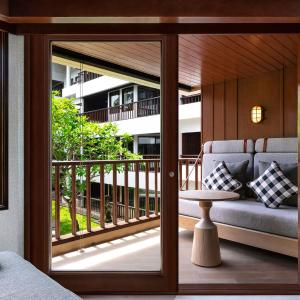 Deluxe Garden View, Guest room, 1 King, Balcony with Free Daily Activity