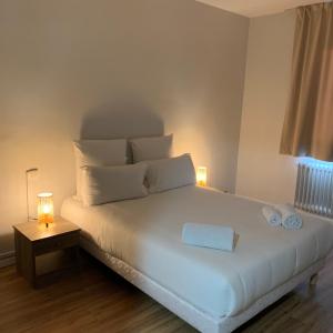 Double Room with Street View