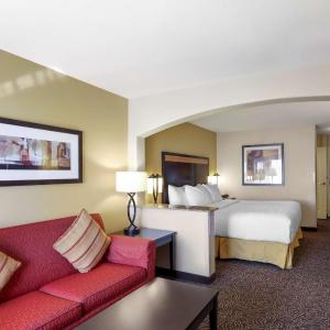 King Suite with Sofa Bed and Mountain View - Non-Smoking