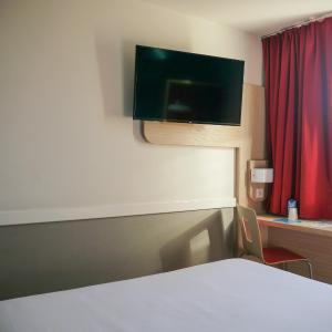 1 Double Bed - Superior Room